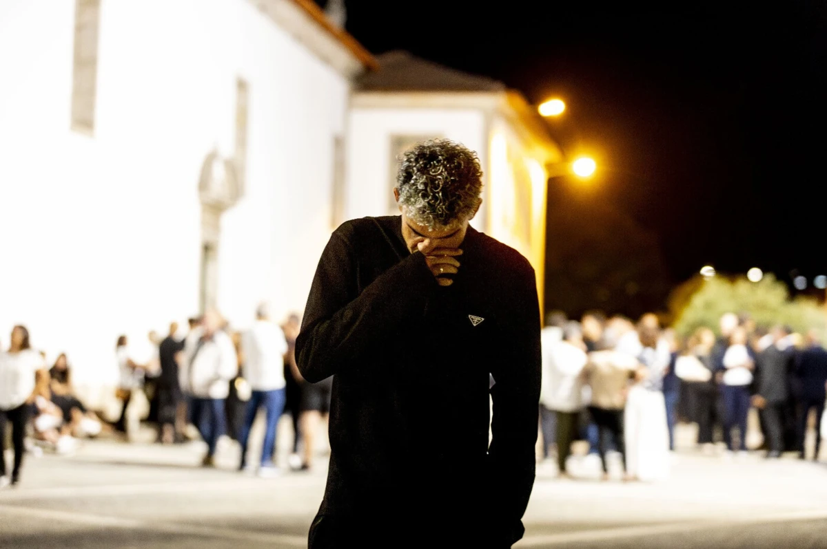 Imagem de contexto do artigo Diogo Costa, Luis Díaz e Alisson na missa de sétimo dia de Diogo Jota e irmão André