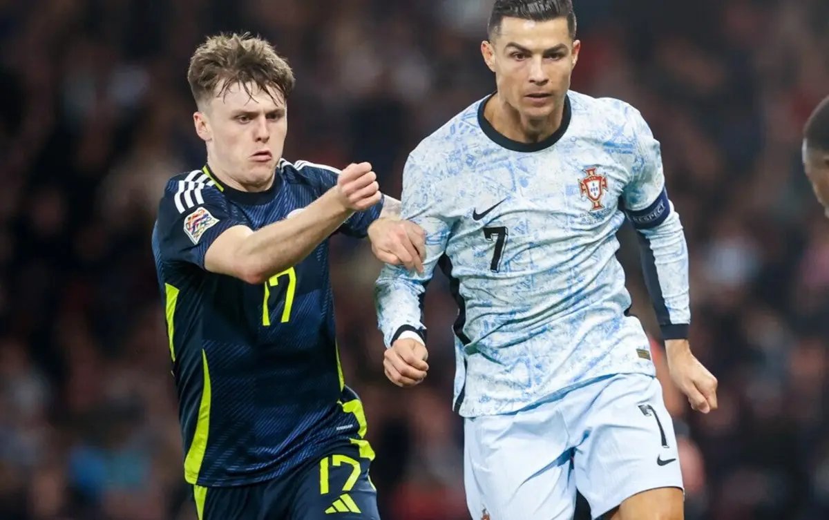 Imagem de contexto do artigo Invadiu o Escócia-Portugal para estar com Cristiano Ronaldo: "Fui placado e ainda me dói a perna, está inchada"