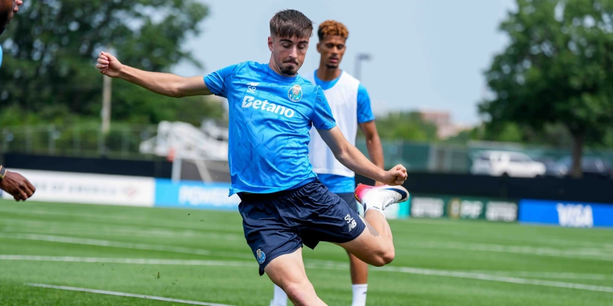 Imagem de contexto do artigo Martim Fernandes: "É uma honra e um prestígio jogar com este símbolo ao peito"