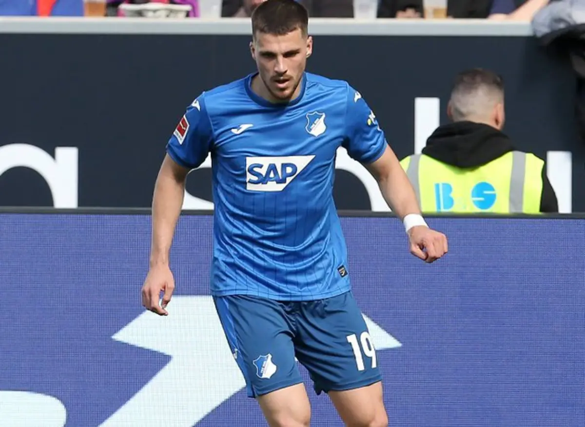 Imagem de contexto do artigo Hoffenheim não fica com Jurásek e lateral volta ao Benfica