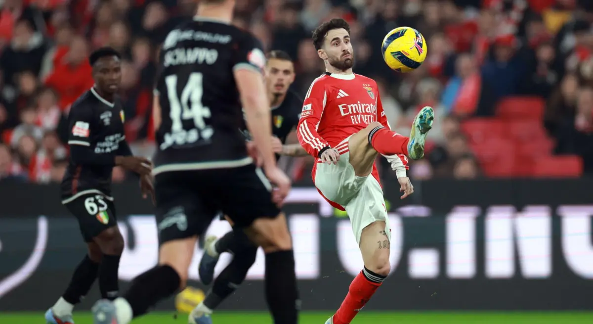 Rafa Silva estreou-se frente ao Estrela da Amadora após o regresso ao Benfica