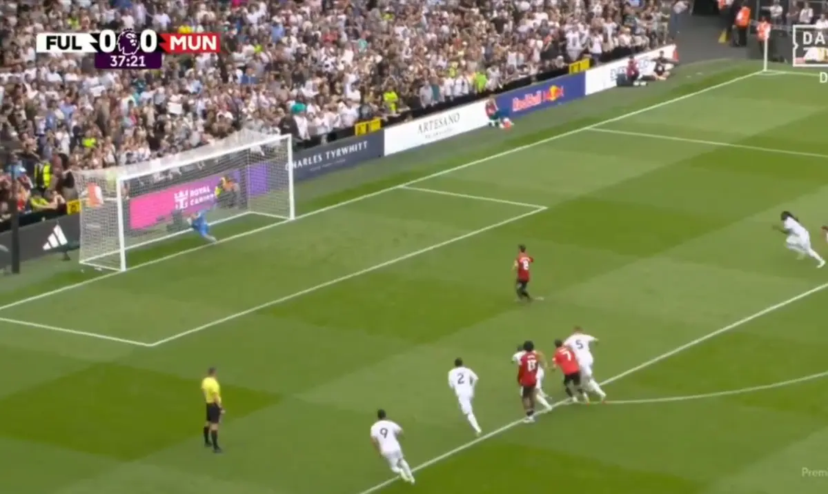 Imagem de contexto do artigo Para as nuvens: Bruno Fernandes desperdiçou penálti no Fulham-United