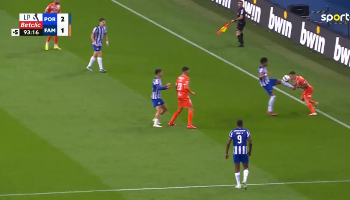Imagem de contexto do artigo FC Porto-Famalicão: o lance que ditou a expulsão de Gonçalo Borges