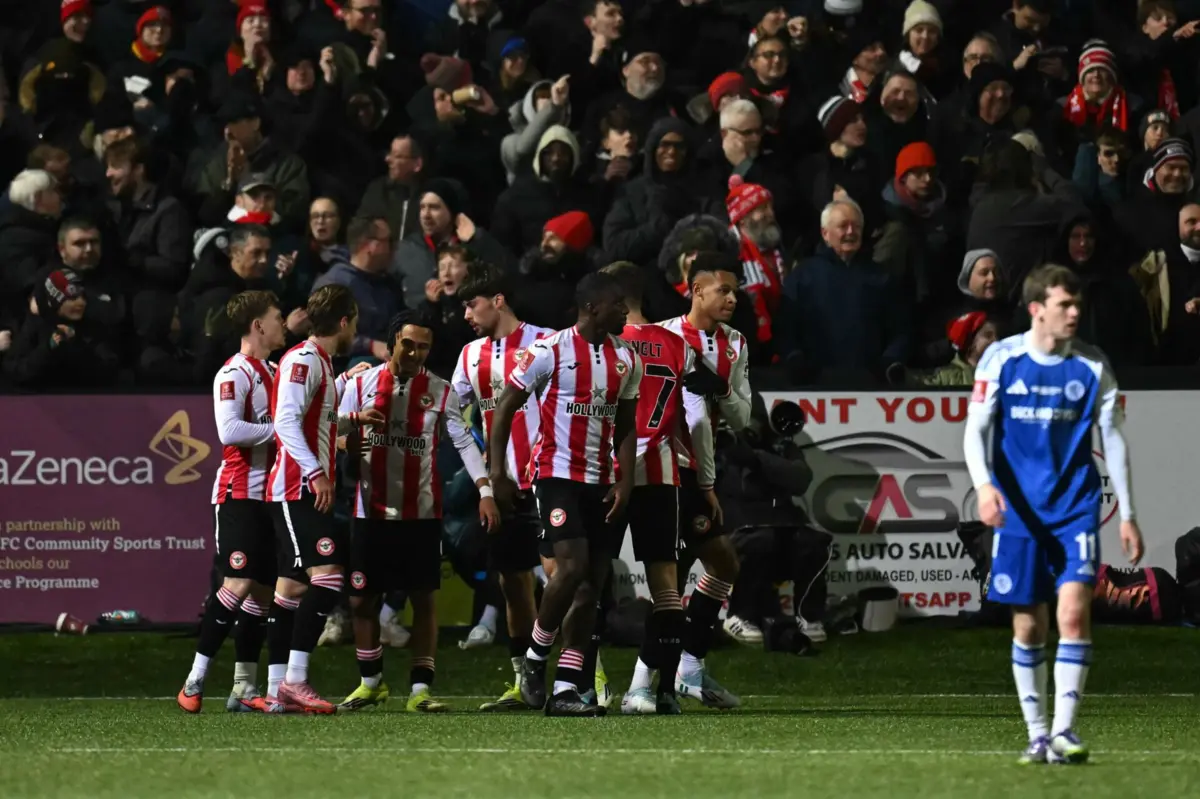 Brentford continua na Taça de Inglaterra