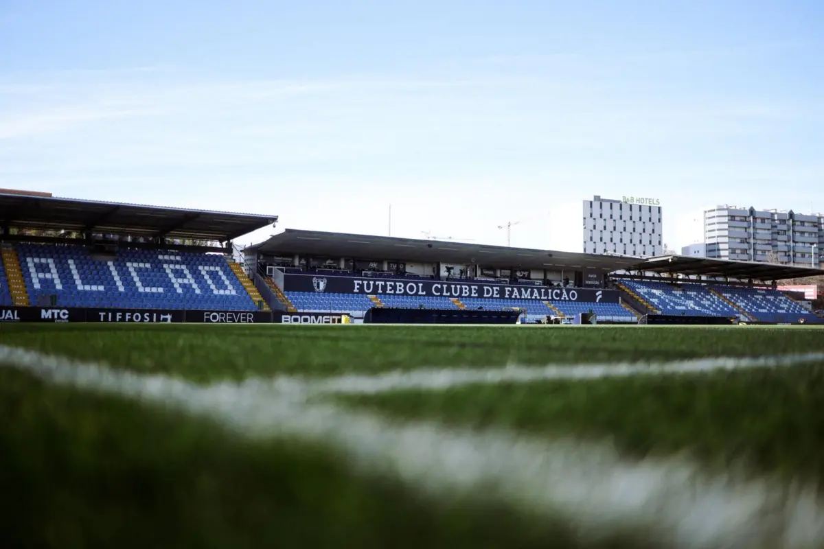 Imagem de contexto do artigo DIRETO | Famalicão-Estoril