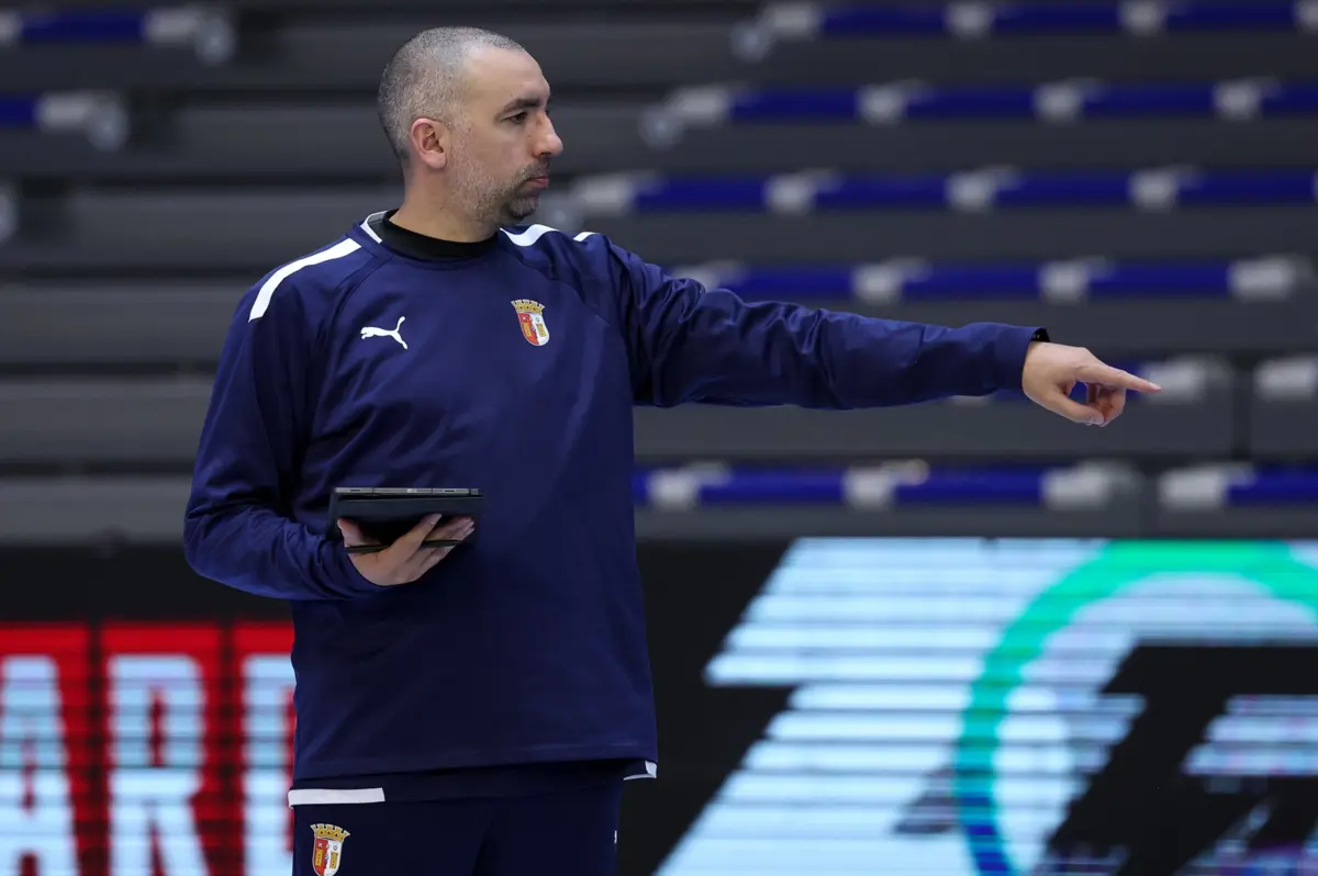 Imagem de contexto do artigo "Tomei decisões que poderão não ter aproximado a equipa da máxima qualidade"