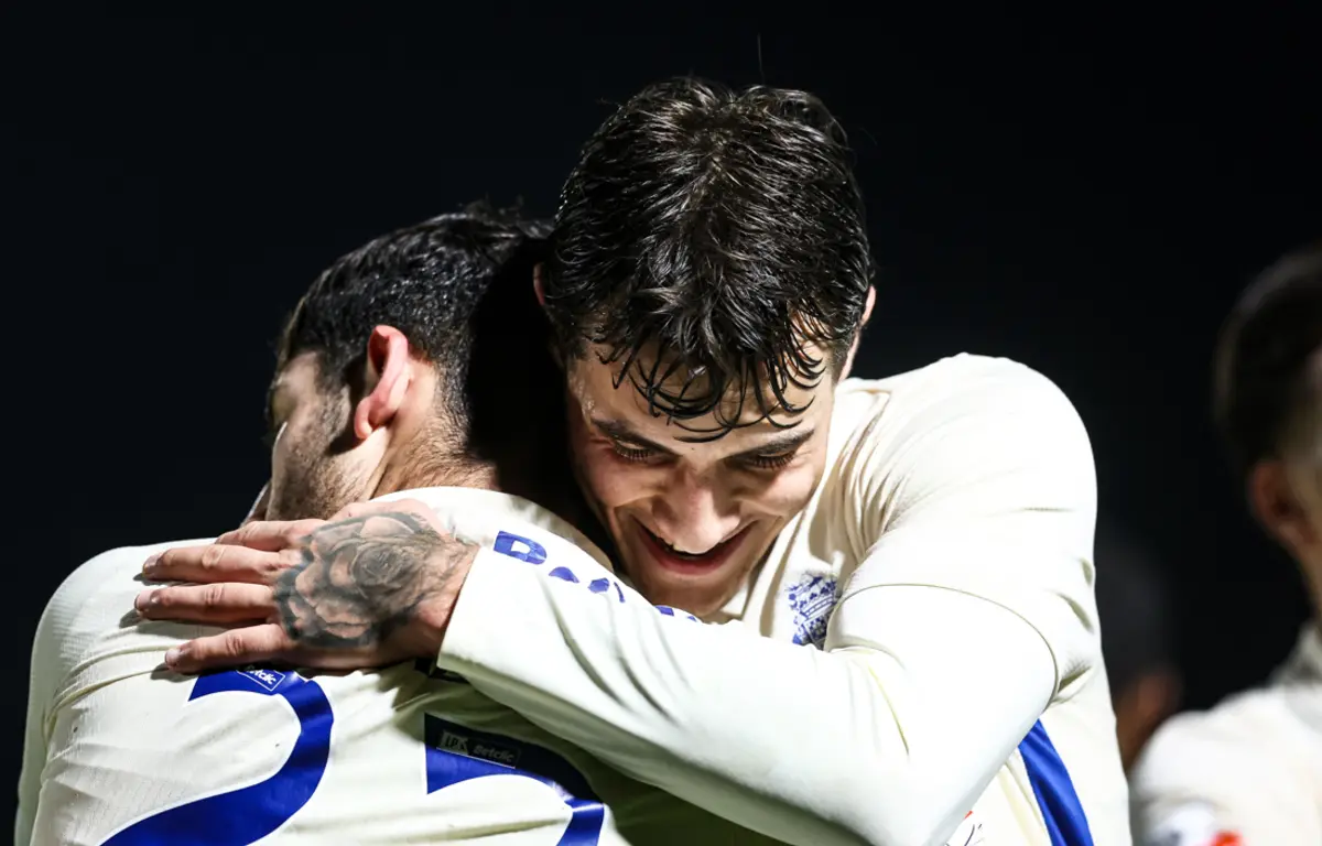 Kiwior na celebração de um golo em Alverca