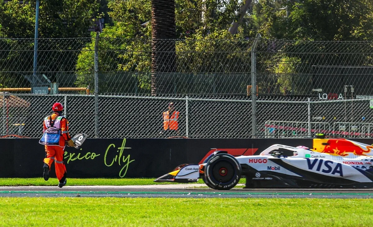 Imagem de contexto do artigo Tragédia esteve perto de acontecer na F1: "Podia tê-los matado!". Veja o momento