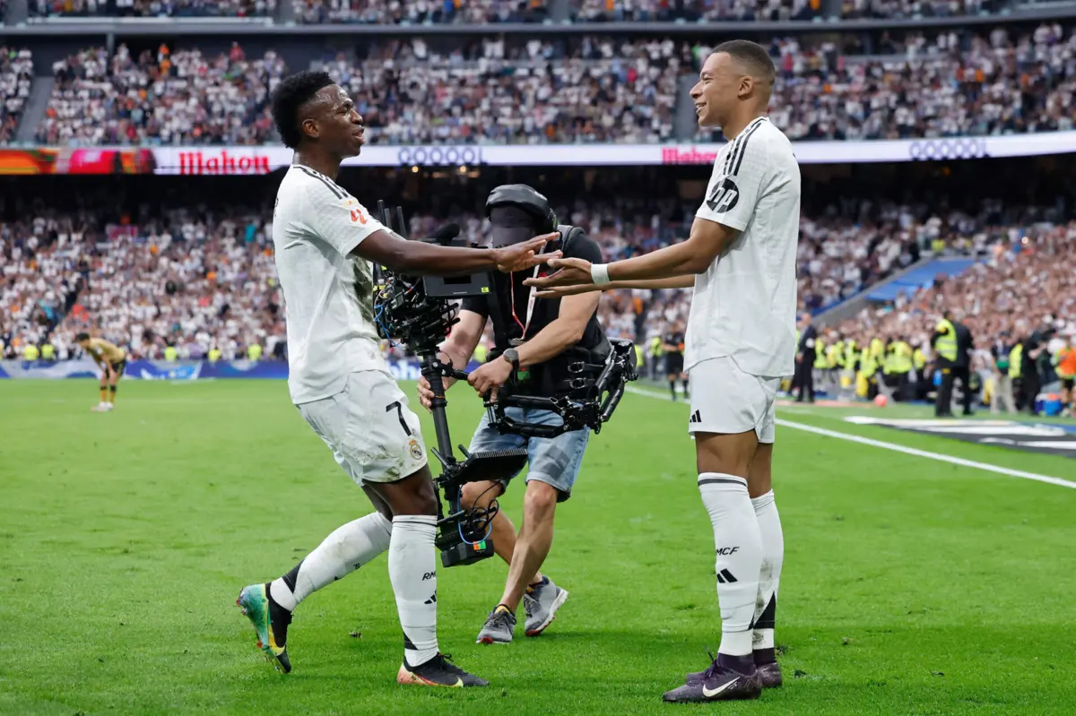 Vinícius Júnior e Mbappé (Créditos: AFP)