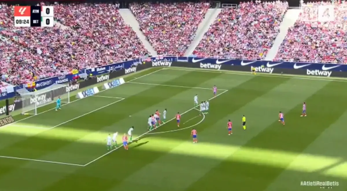 Imagem de contexto do artigo Para ver e rever: Julián Álvarez fez uma obra de arte neste livre direto