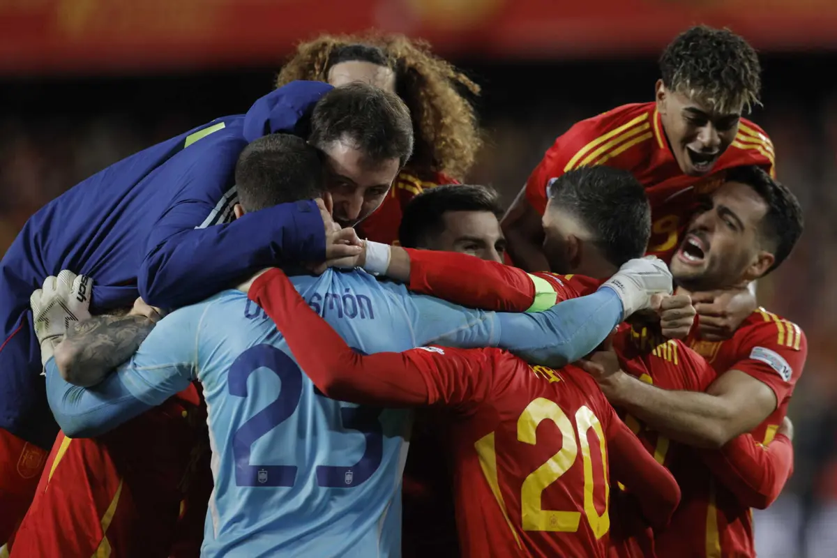 Festa de Espanha após penáltis (créditos: EPA)