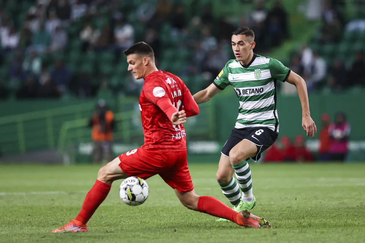 Sotiris sem espaço no Sporting (Créditos: Filipe Amorim/Global Imagens)