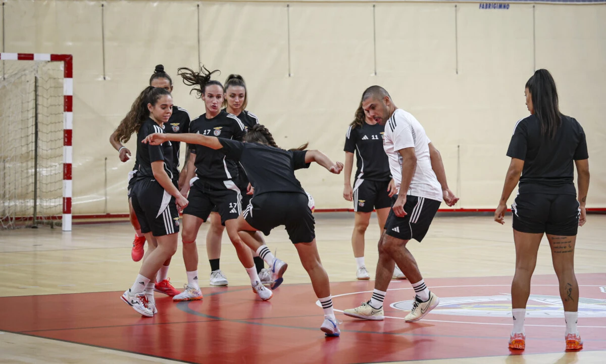A equipa feminina de futsal do Benfica vai disputar a Supertaça com o Nun'Álvares (créditos: Benfica modalidades)