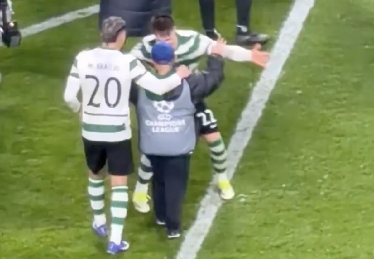 Imagem de contexto do artigo Um momento para não esquecer: Maxi Araújo e Fresneda festejaram vitória com um apanha-bolas