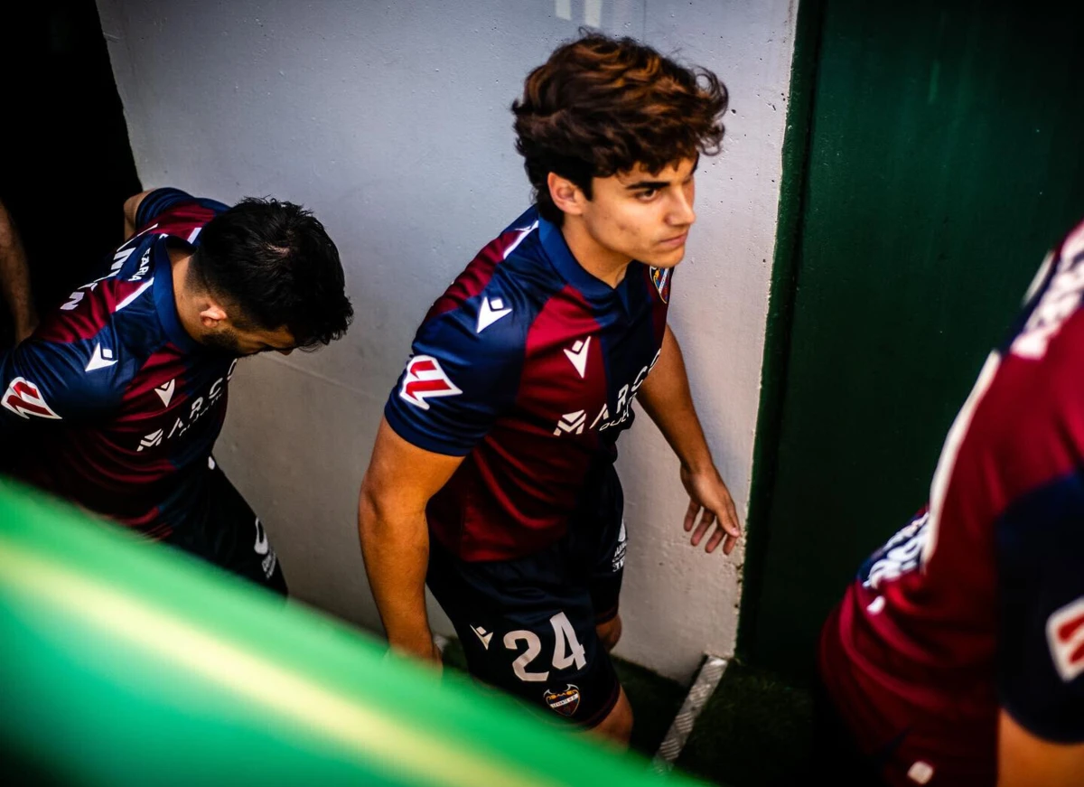 Imagem de contexto do artigo Benfica: Carlos Álvarez deixa futuro “para o agente”