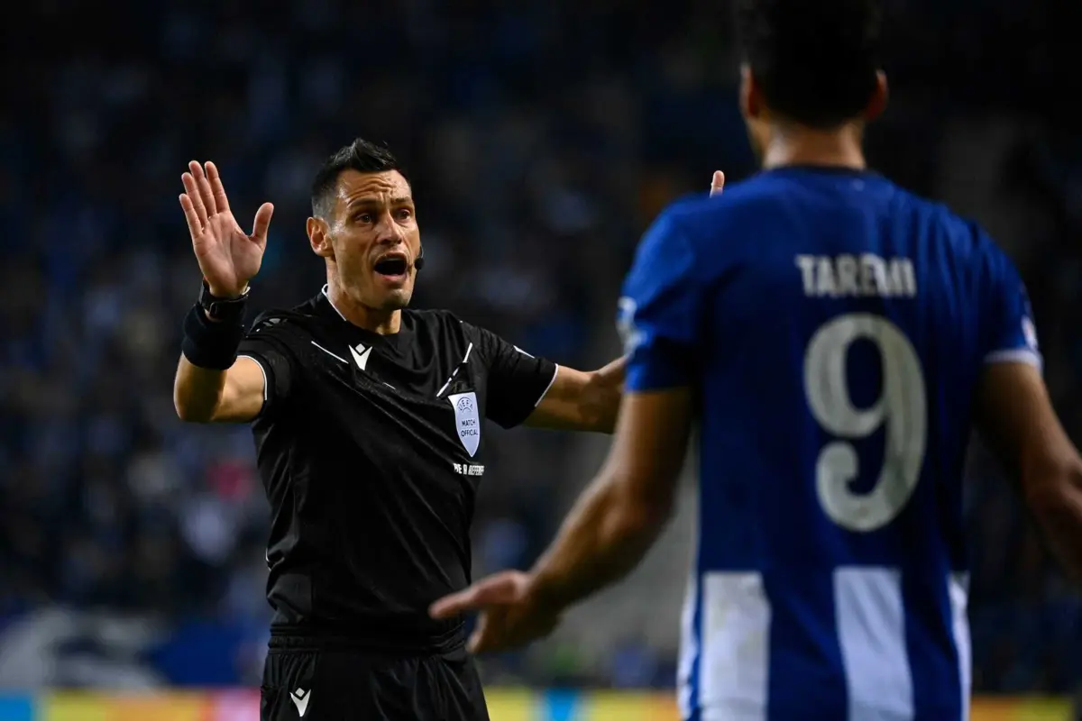 Mariani arbitrou um jogo do FC Porto nesta edição da Liga dos Campeões, na receção ao Antuérpia (créditos: AFP)