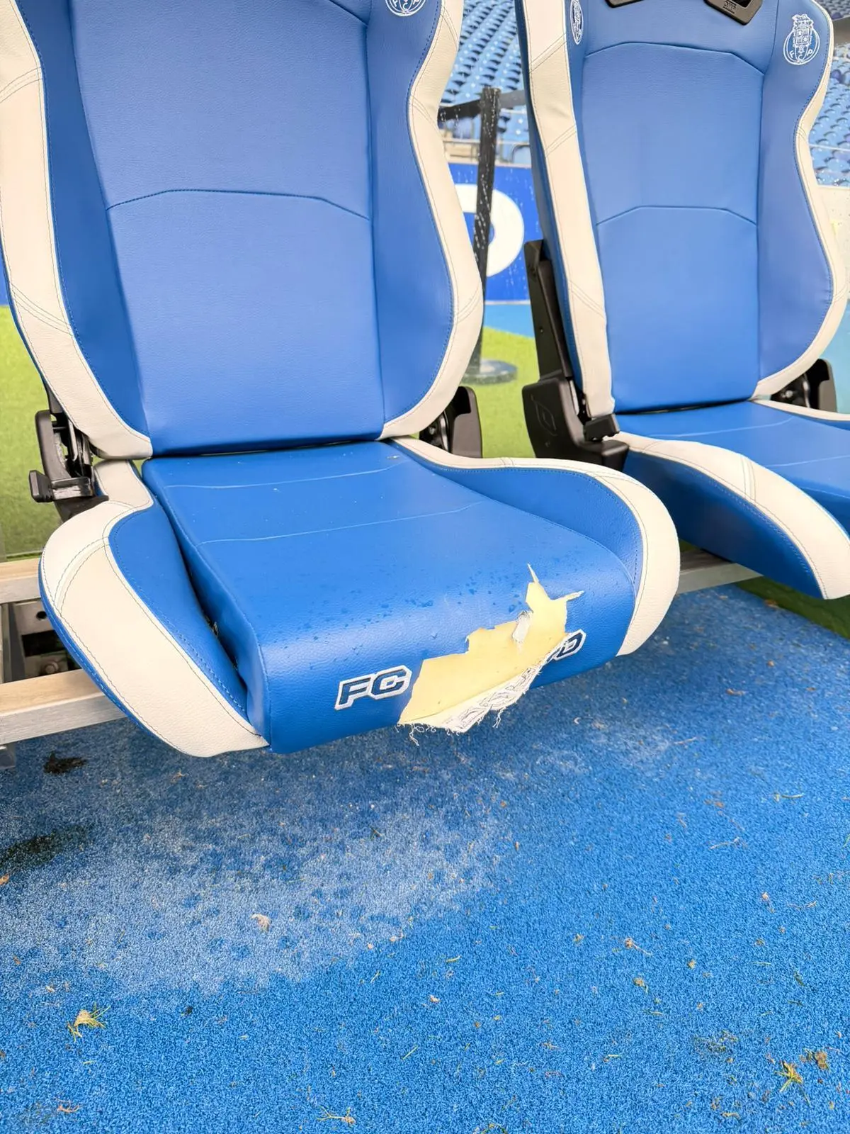 Imagem de contexto do artigo FC Porto vai apresentar queixa à FPF por danos no banco de suplentes do Benfica