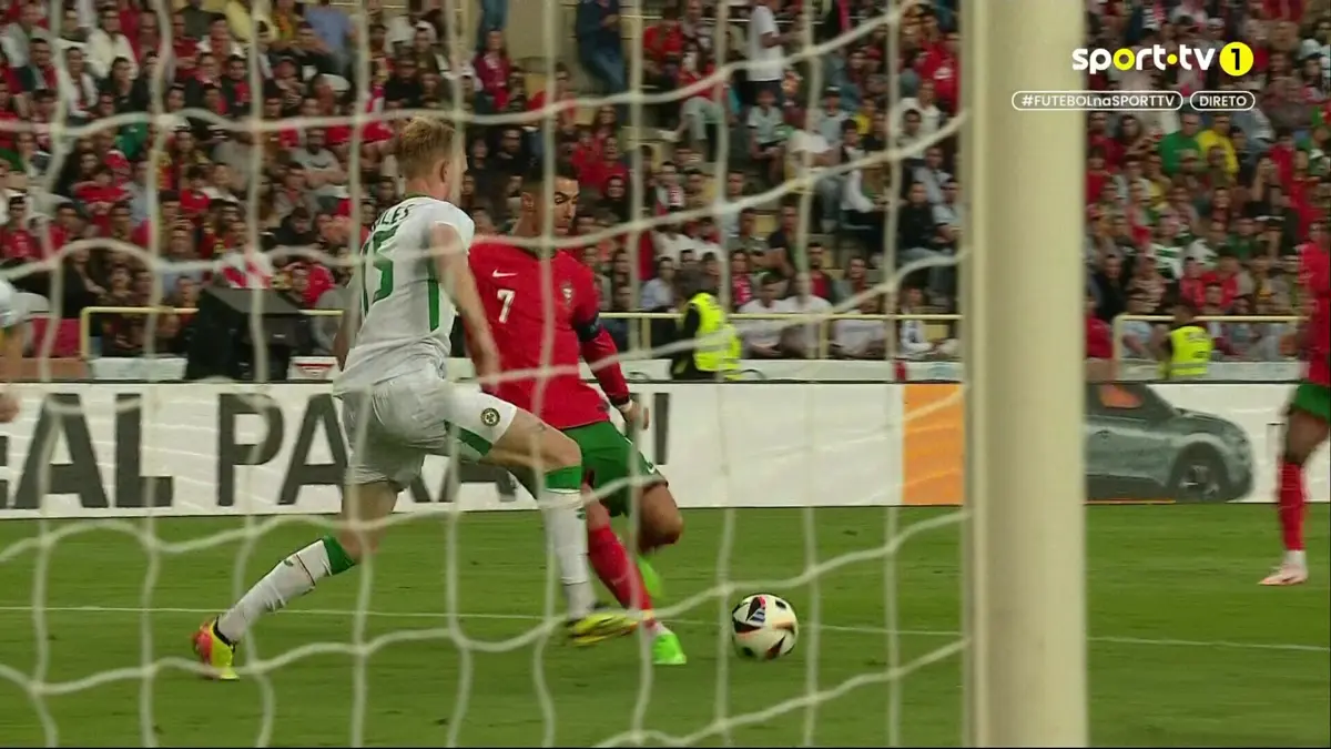 Imagem de contexto do artigo Portugal-Irlanda: Cristiano Ronaldo aumenta vantagem da Seleção com um golaço