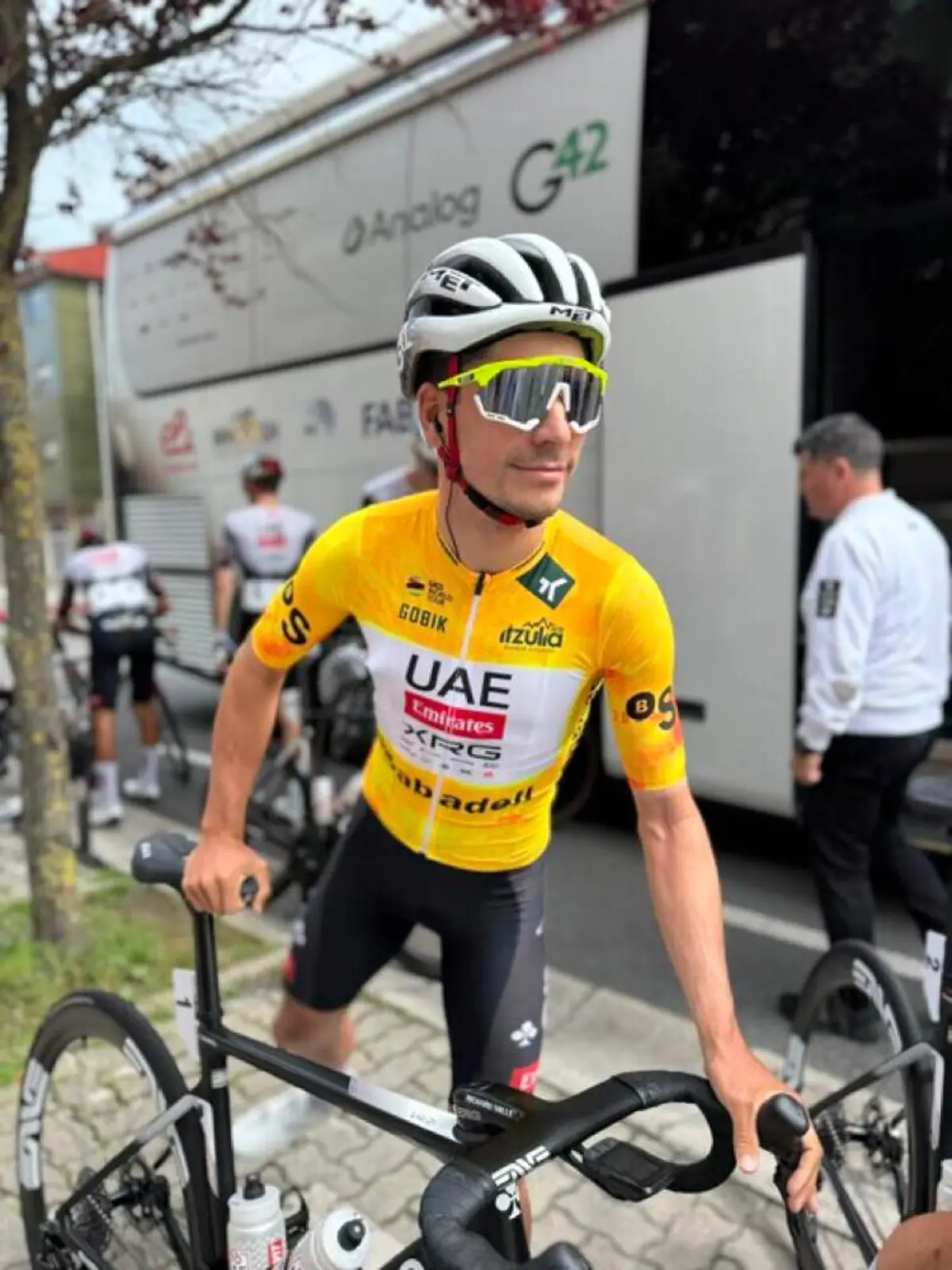 Imagem de contexto do artigo João Almeida mantém a camisola amarela na Volta ao País Basco