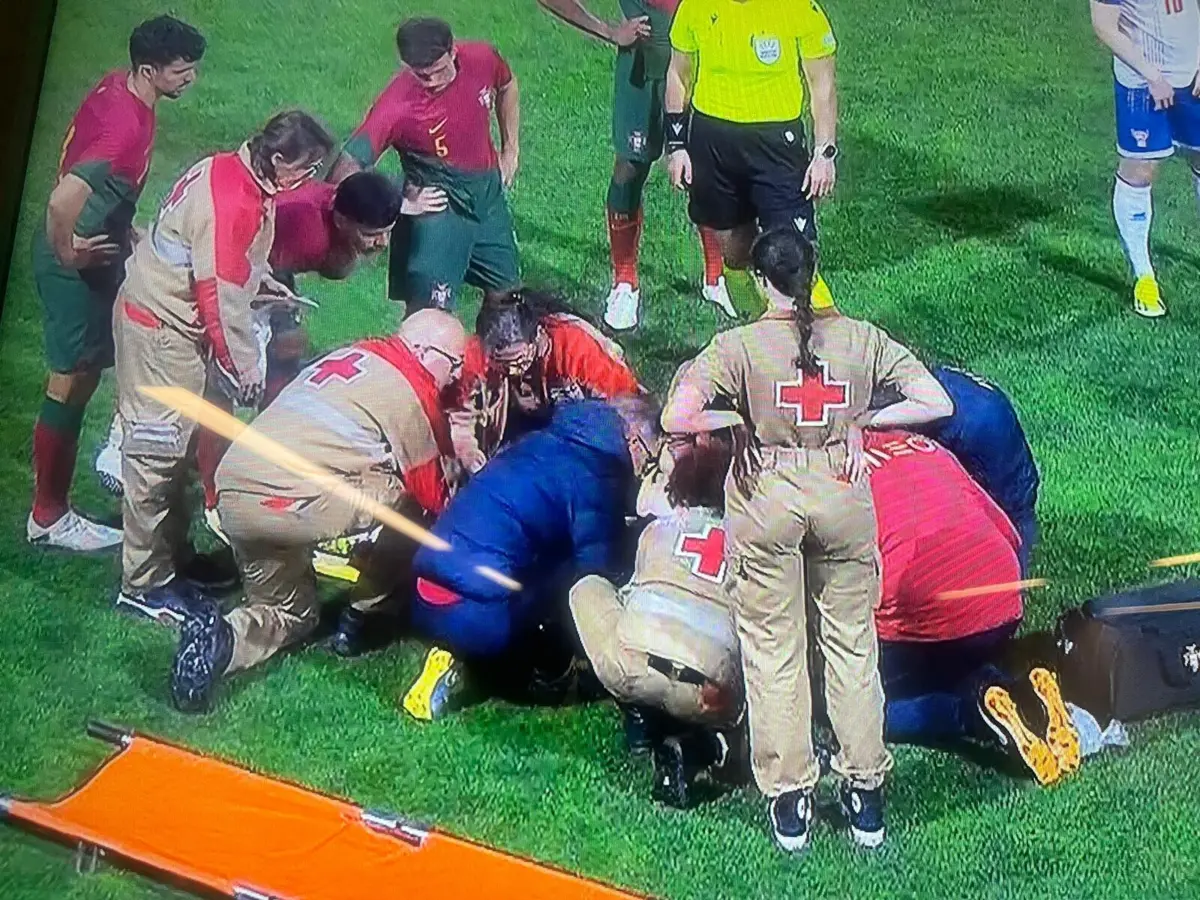 Imagem de contexto do artigo Vasco Sousa transportado para o hospital para realizar exames após dura falta