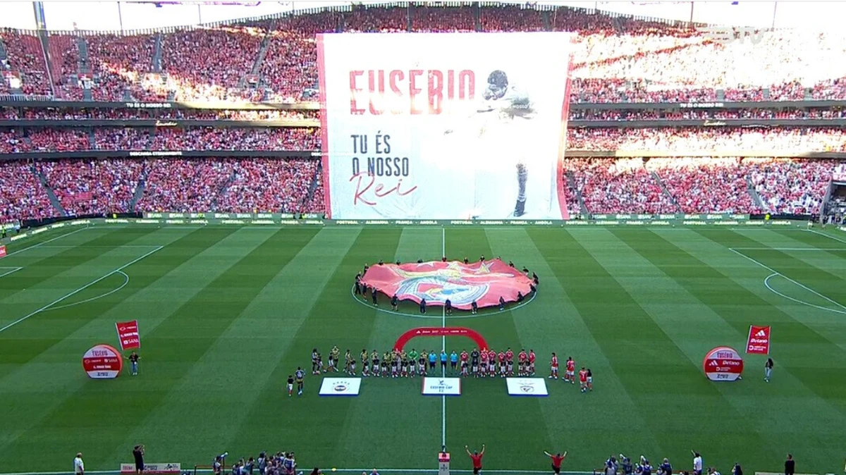 Tarja de homenagem a Eusébio (créditos: BTV)