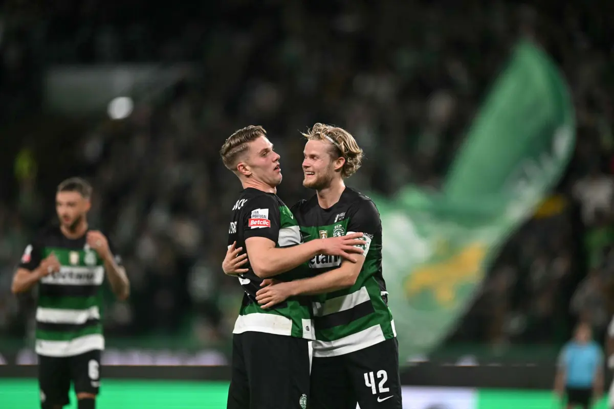 Gyokeres e Hjulmand (Créditos: AFP)