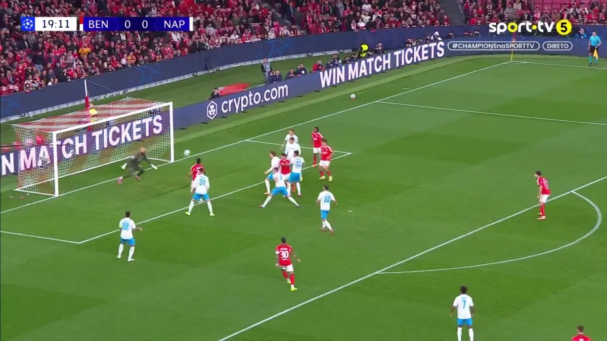 Imagem de contexto do artigo Benfica-Nápoles: Ríos abre o marcador com desvio subtil. Ora veja