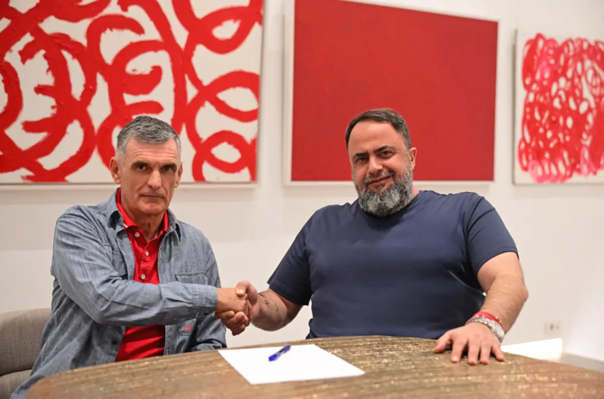 José Luis Mendilibar com Evangelos Marinakis, proprietário do clube