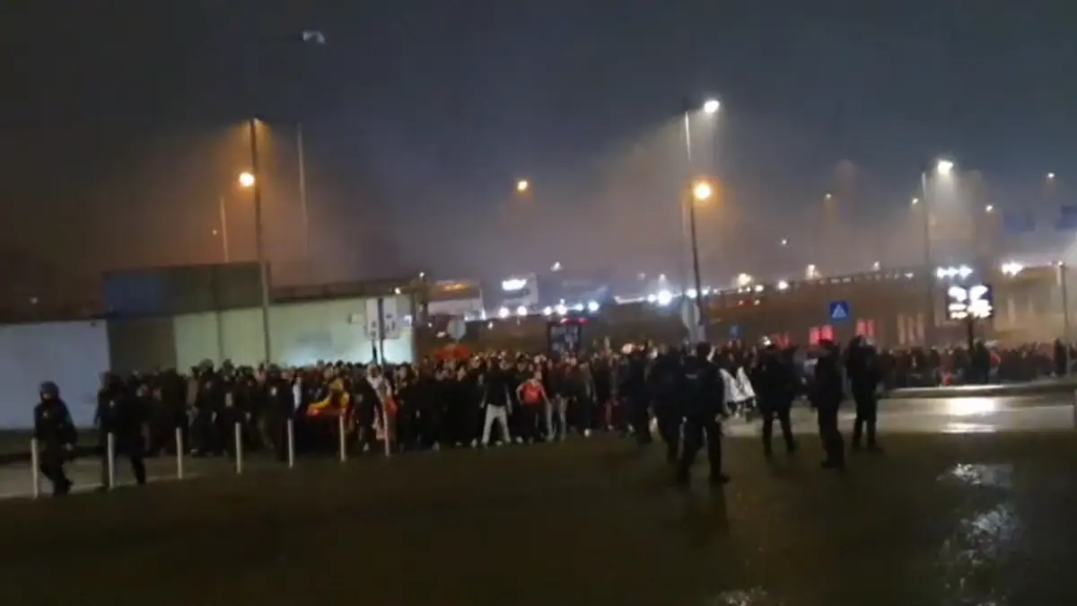 Imagem de contexto do artigo Provocações e petardos na chegada dos adeptos do Benfica ao Dragão