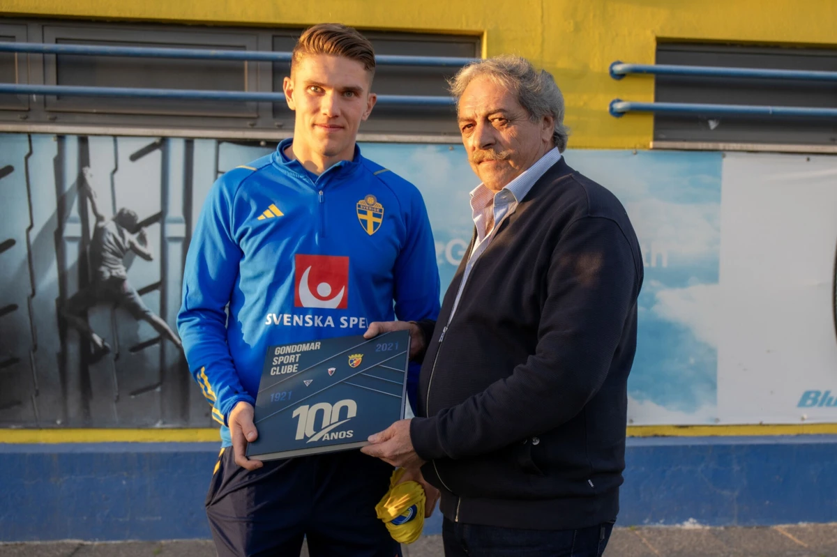 Gyokeres e Álvaro Cerqueira, presidente do Gondomar (Créditos: Gondomar)