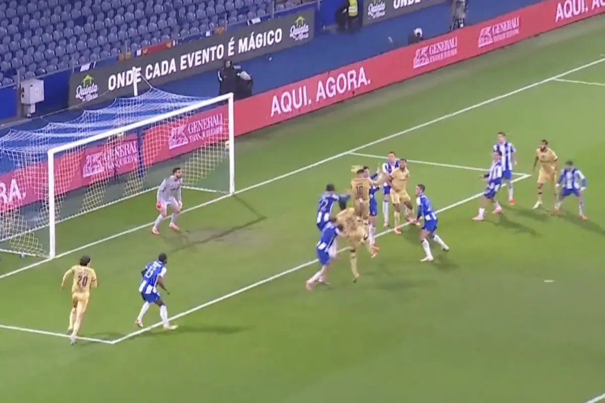 Imagem de contexto do artigo FC Porto-Famalicão: Justin de Haas chegou ao empate de cabeça. Ora veja