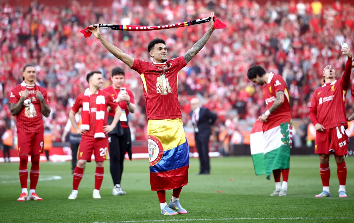 Luis Díaz sagrou-se campeão pelo Liverpool (Créditos: EPA)