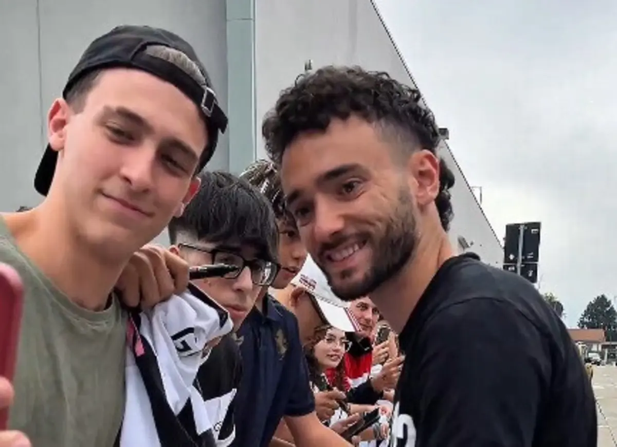 Imagem de contexto do artigo João Mário recebido por adeptos da Juventus antes dos exames médicos: vídeo