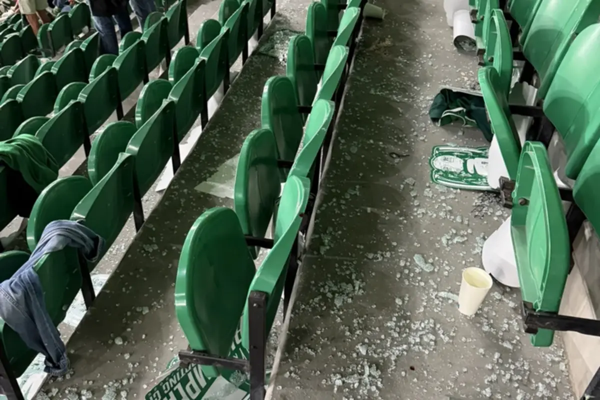 Vidros partidos no clássico entre Sporting e FC Porto em Alvalade