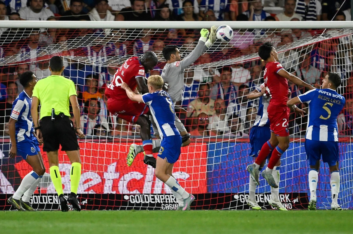 Imagem de contexto do artigo Proposta do Galatasaray por Diogo Costa sem a mínima hipótese de sucesso