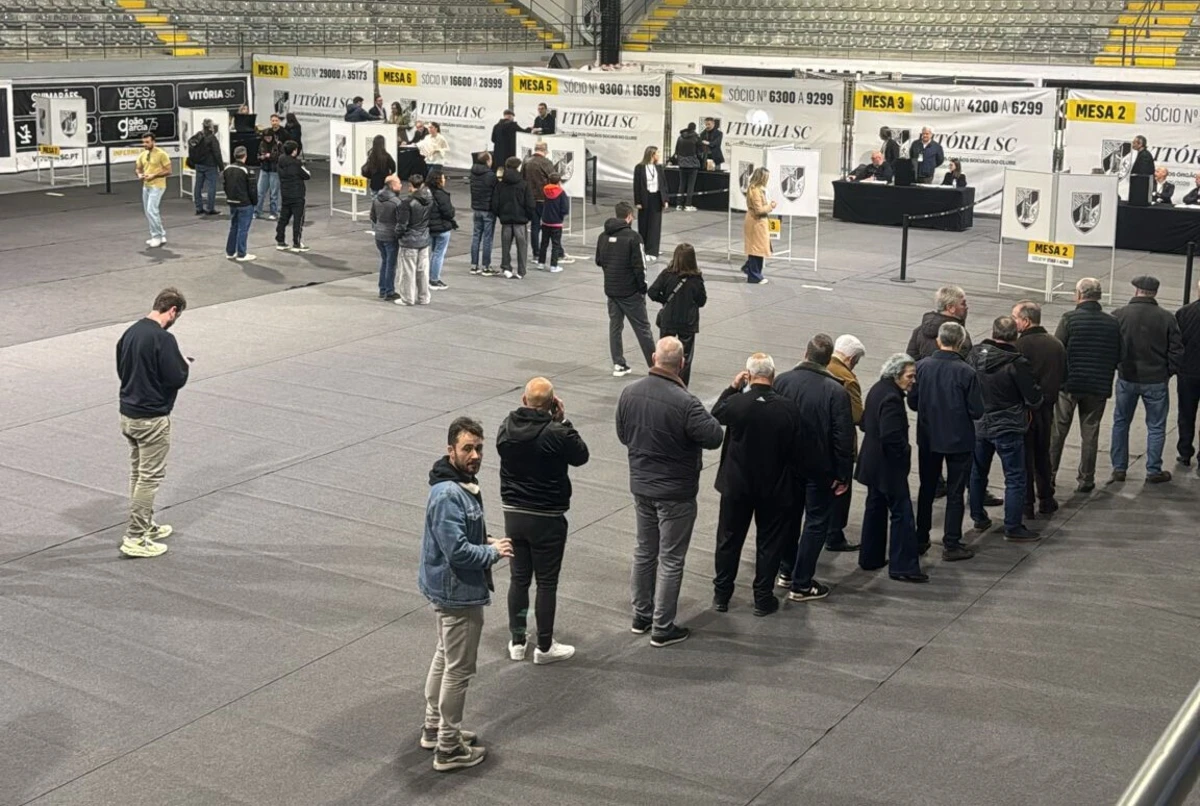 Sócios do Vitória votam