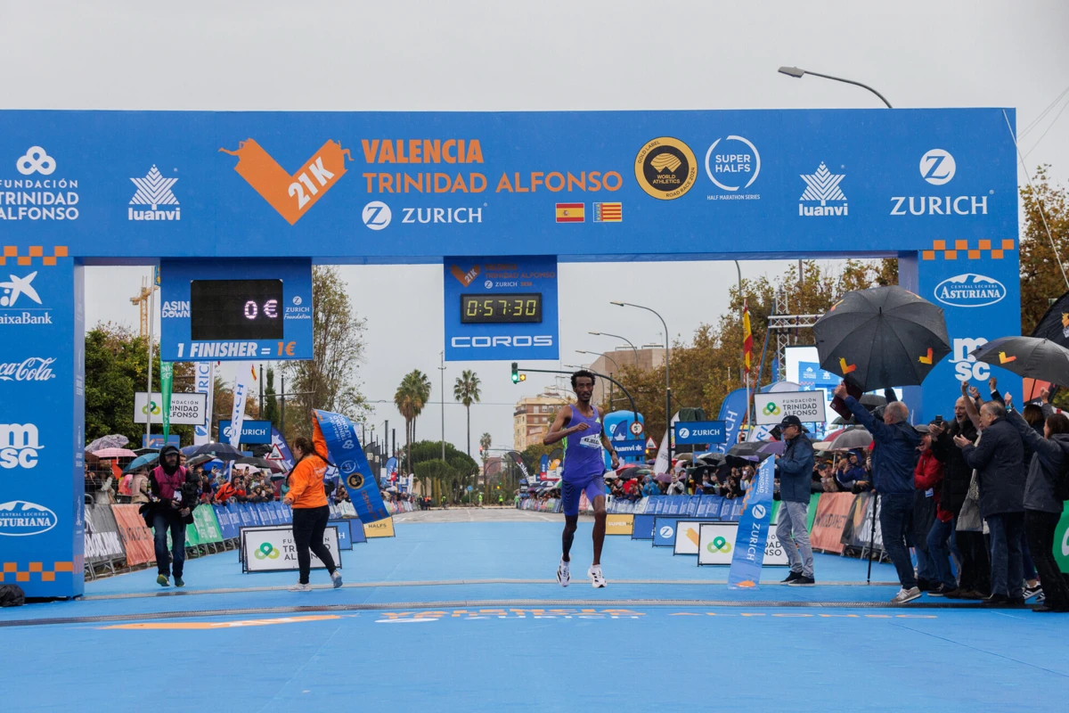 Yomif Kejelcha (Créditos: Medio Maratón Valencia)