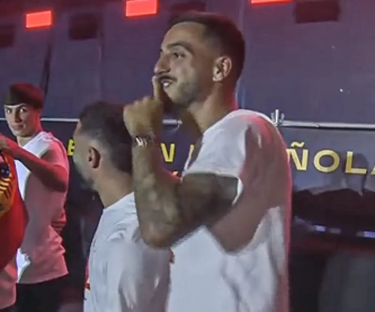 Imagem de contexto do artigo Adeptos da Espanha cantam "Bola de Ouro" para Rodri. Veja a reação de Carvajal e Joselu