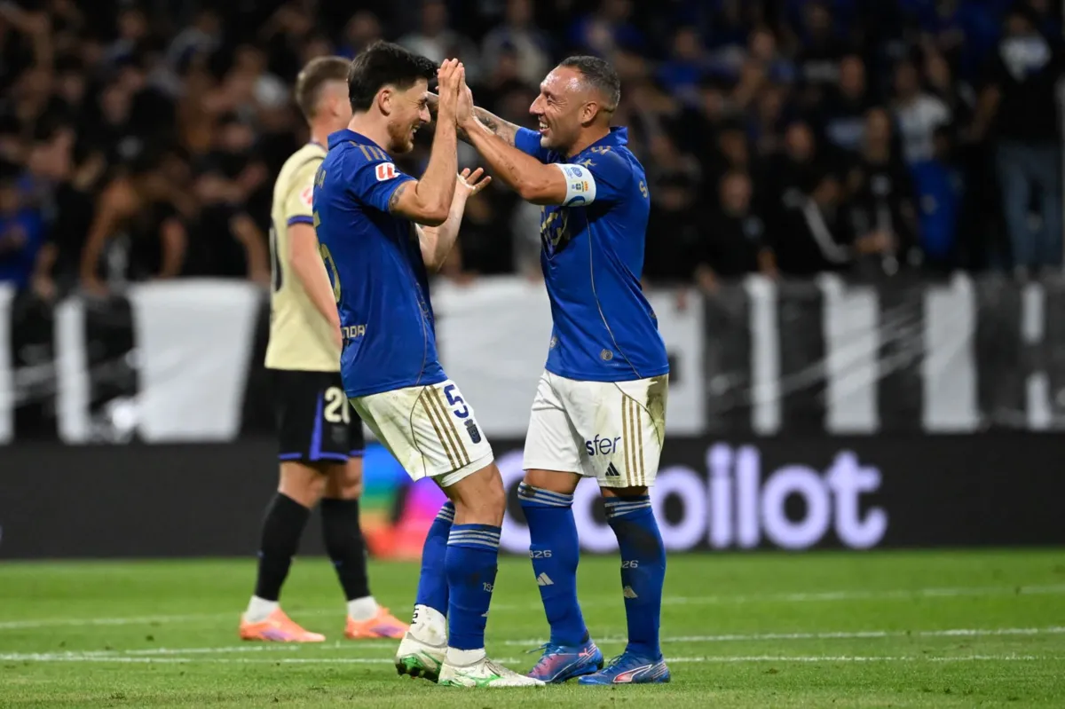 Santi Cazorla à direita