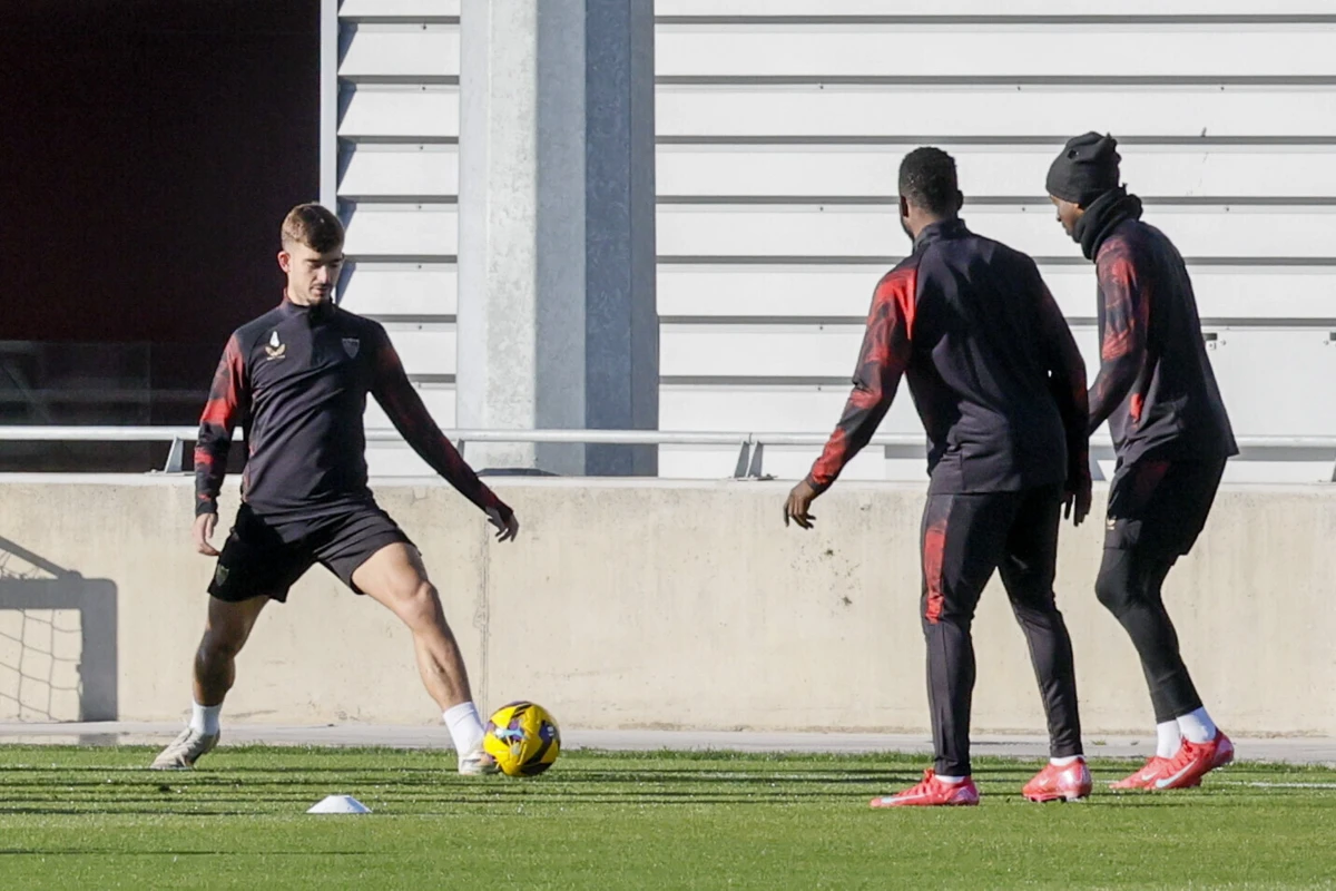 Kike Salas, à esquerda (Créditos: EPA)