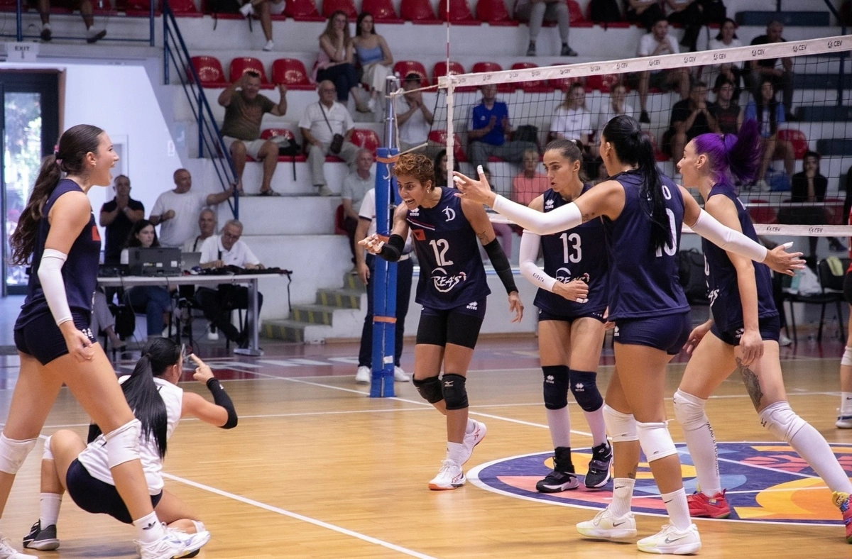 Nayara Ferreira, número 12