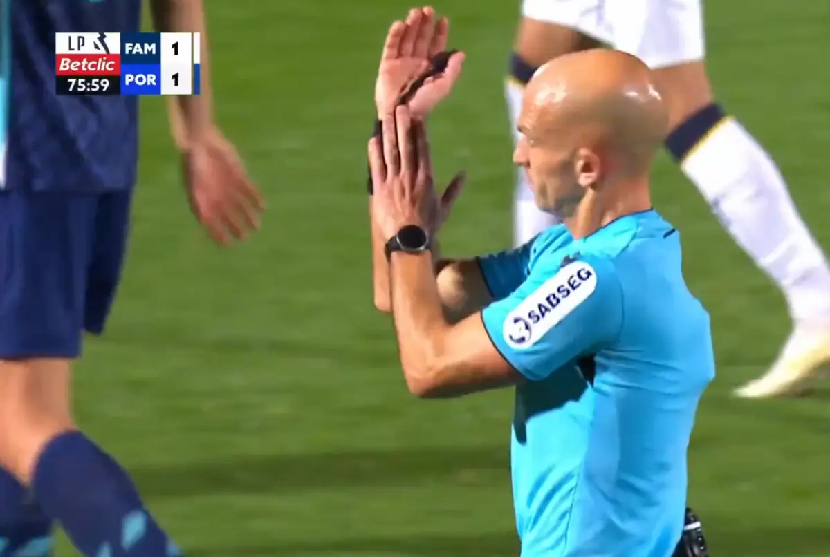 Imagem de contexto do artigo Samu marcou, VAR anulou para dar penálti ao Famalicão e Diogo Costa defendeu