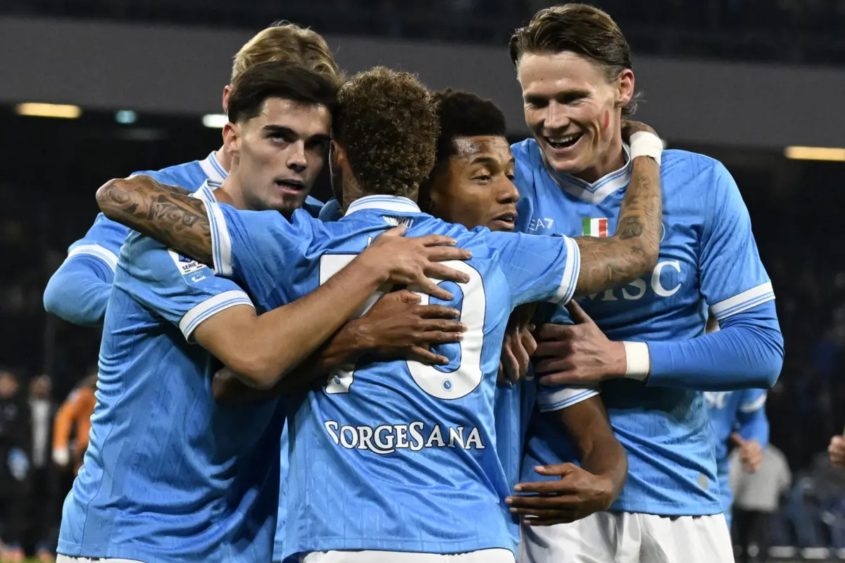 Jogadores do Nápoles festejam