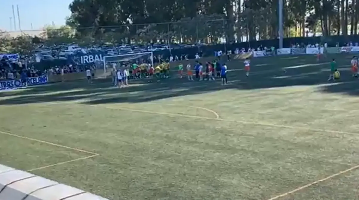 Imagem de contexto do artigo Adepto invade campo e agride jogador na distrital de Aveiro