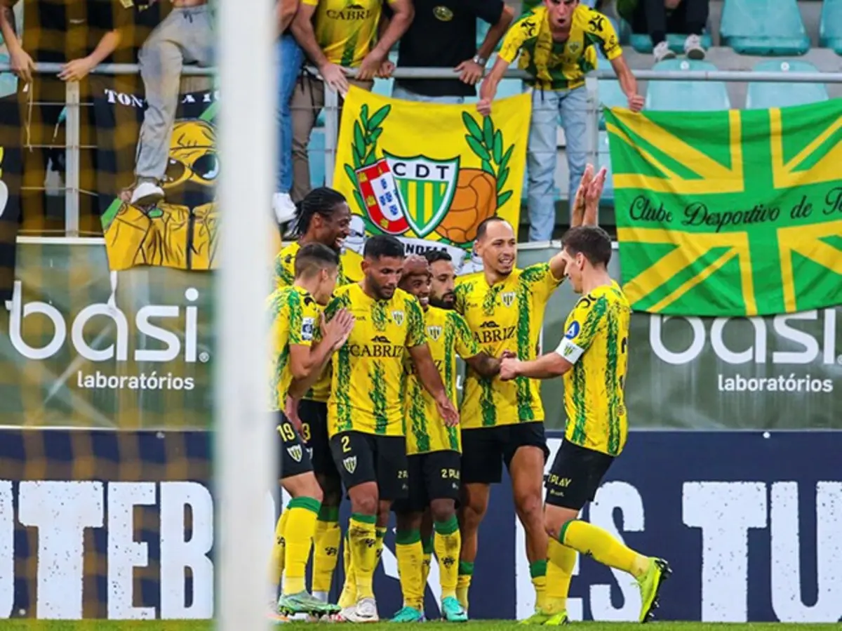 Um golo em cada parte permitiu ao Tondela subir na classificação da II Liga SABSEG
(créditos: Liga Portugal)