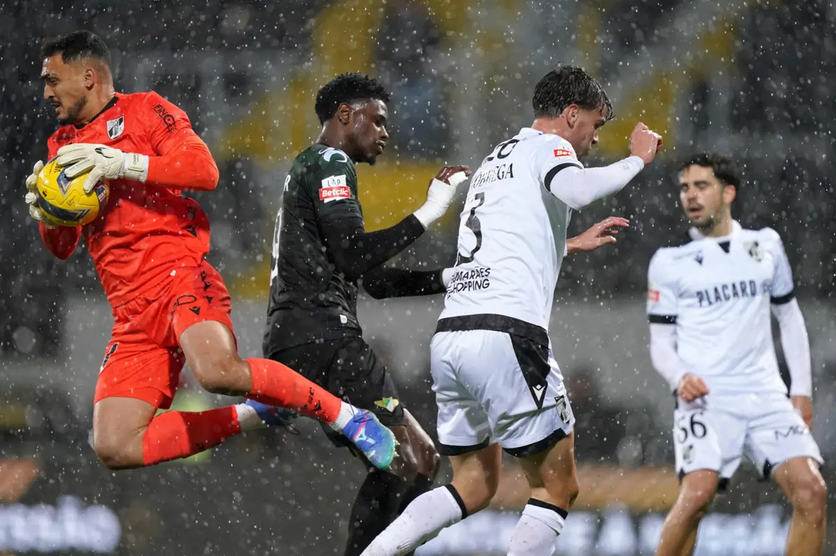 Charles foi um dos melhores jogadores do Vitória frente ao Moreirense