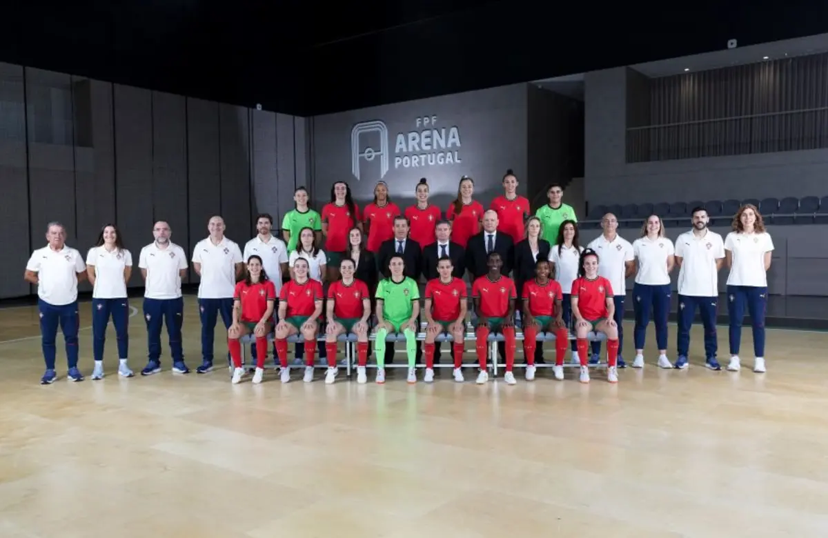 A foto oficial da seleção portuguesa feminina para o Mundial