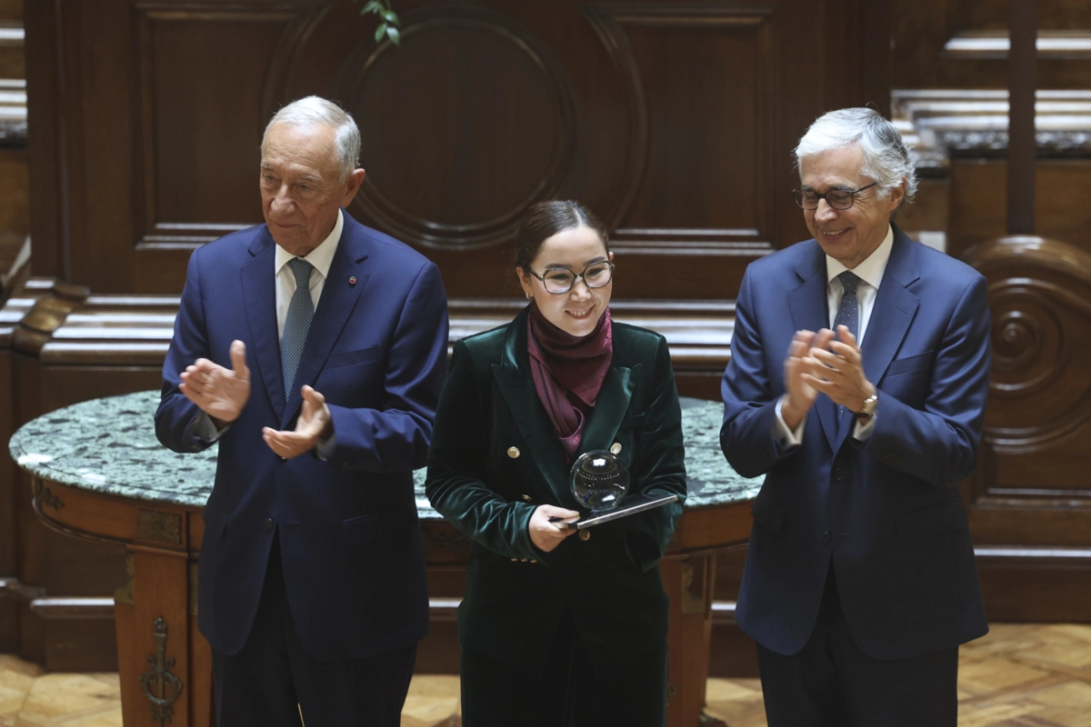 Zakia Khudadadi, ao centro