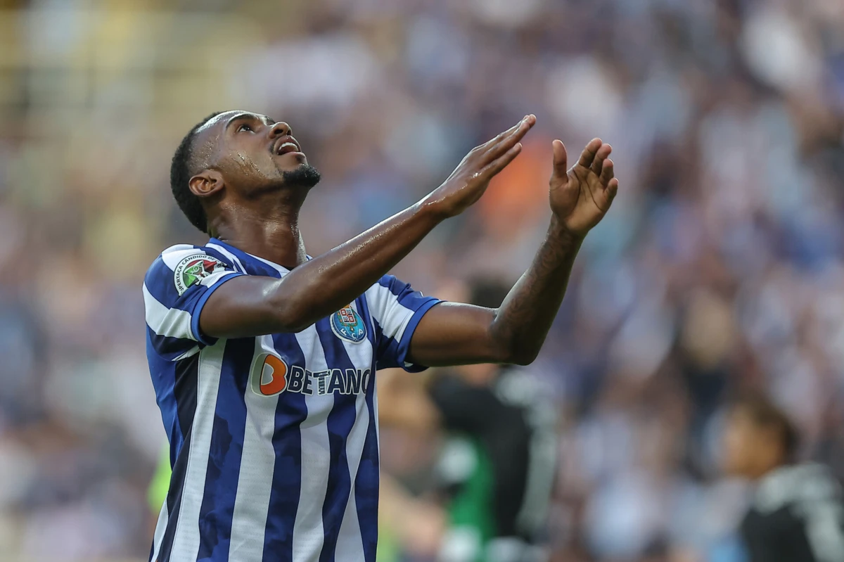 Imagem de contexto do artigo Paris FC está interessado na contratação de Otávio, dizem em França