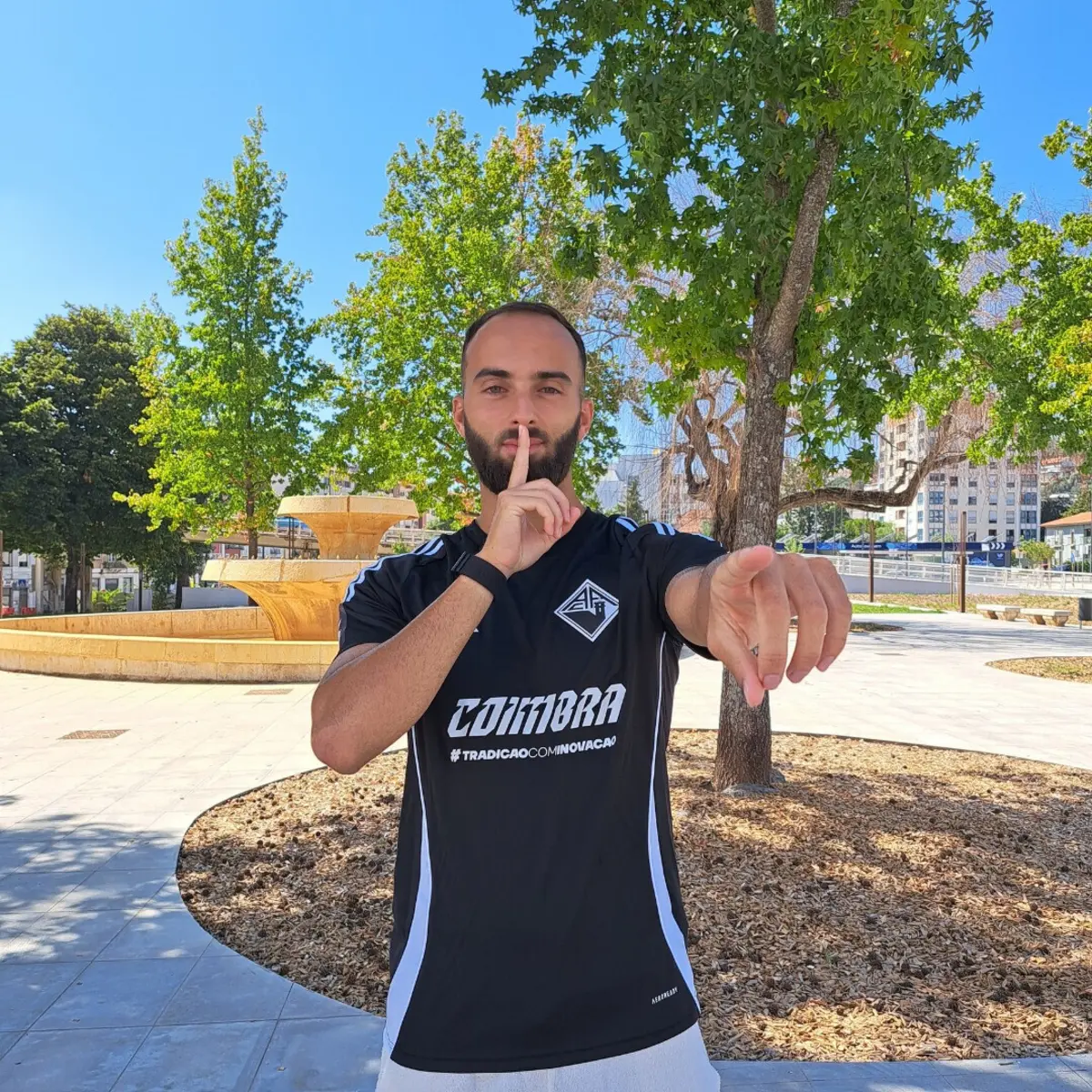 Imagem de contexto do artigo Estoril empresta médio à Académica